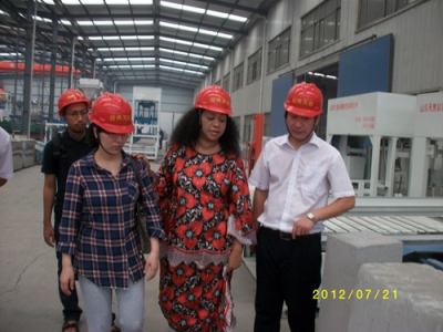 2012.7.21日坦桑尼亞總統(tǒng)夫人來(lái)我公司參觀指導(dǎo)、洽談合作