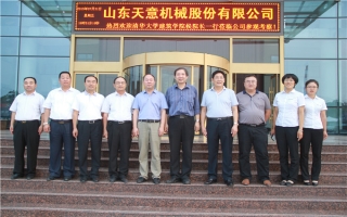 清華大學建筑設(shè)計研究院副院長、研究員侯建群蒞臨