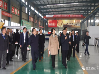 濟(jì)寧市委常委、組織部部長孔凡萍帶領(lǐng)全市“兩新”組織黨建工作現(xiàn)場觀摩團(tuán)蒞臨天意機械調(diào)研指導(dǎo)